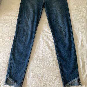 Just black blue jeans. Very good condition